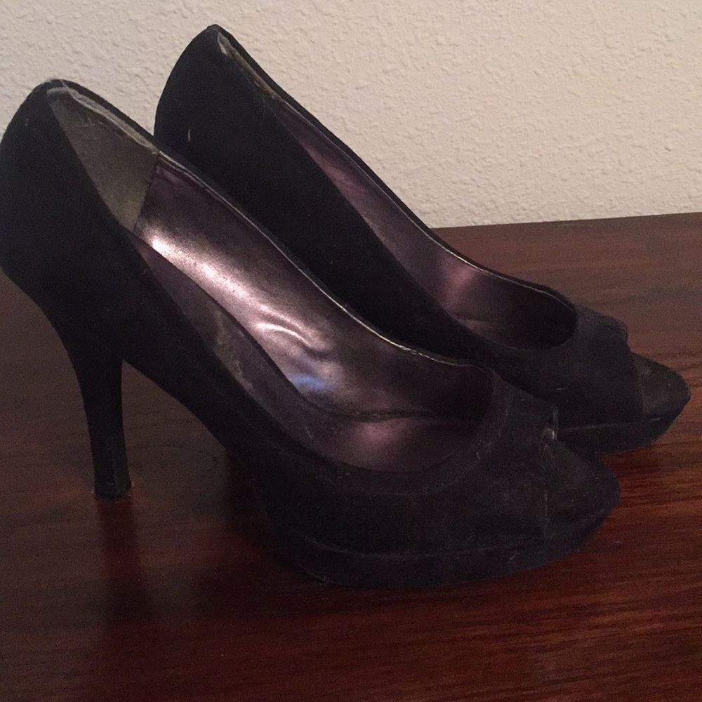 Black “suede” toeless pumps